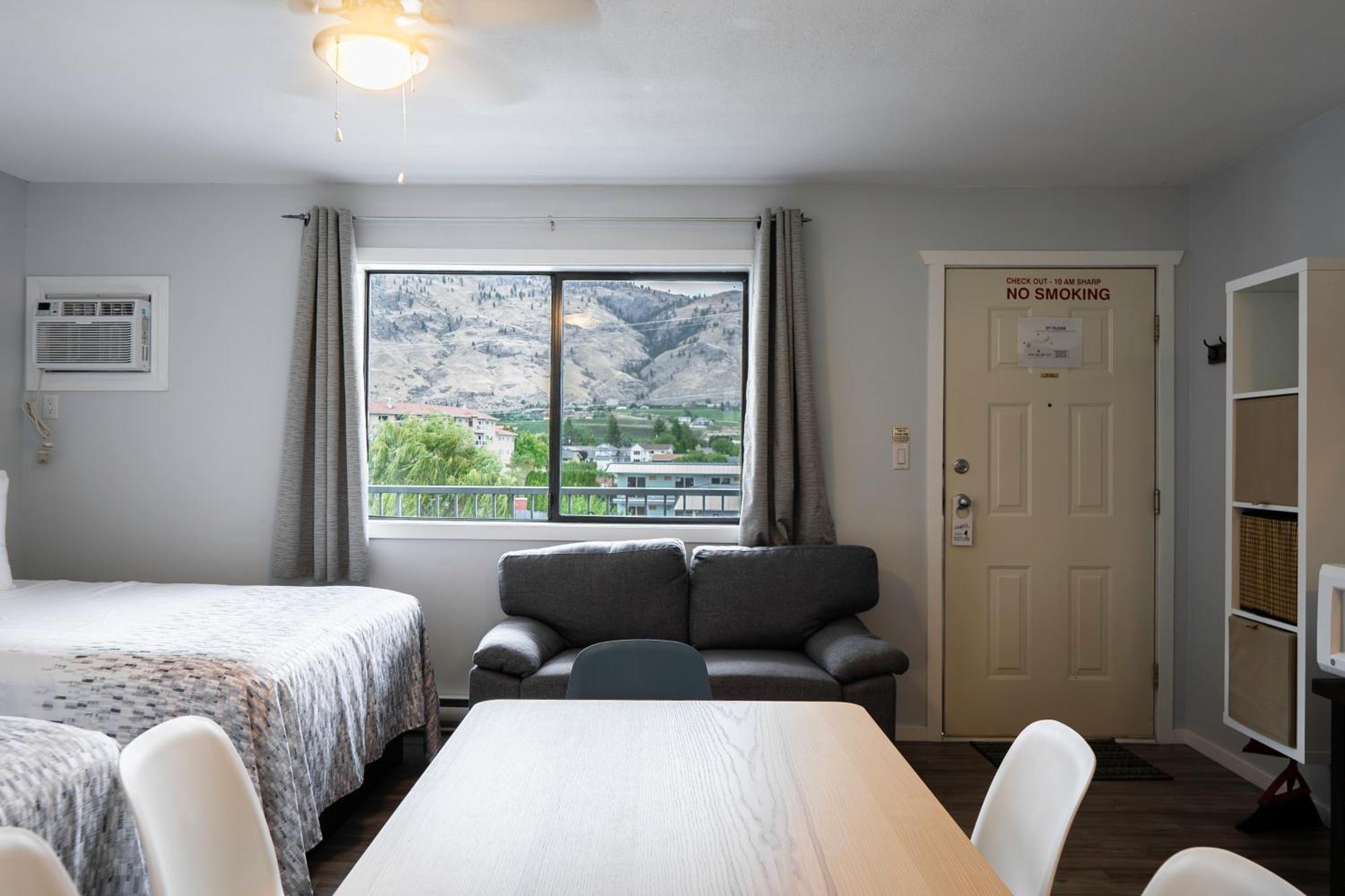 Poplars Motel On The Lake Osoyoos Exteriör bild